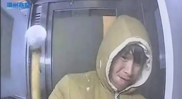 暴力自拍:温州男子凌晨铁锤猛击ATM机 戏码十足似影帝