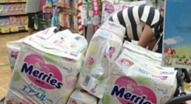 俩中国女子在日本抢购尿不湿相互殴打 被警方抓捕