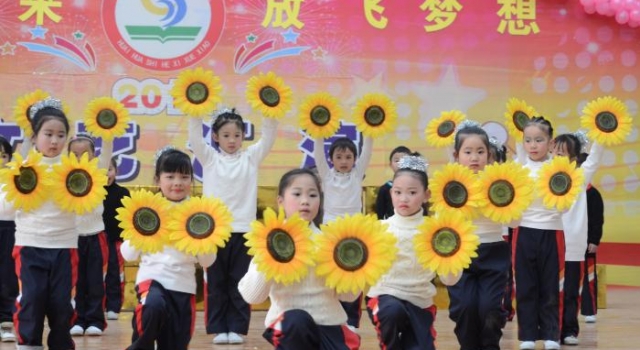 幼儿园庆元旦诗朗诵精选4则 让元旦活动更添缤纷色彩