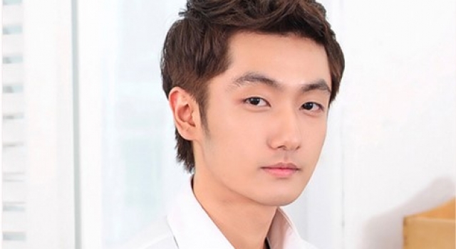 韩式潮男亲身演绎 方脸男生发型