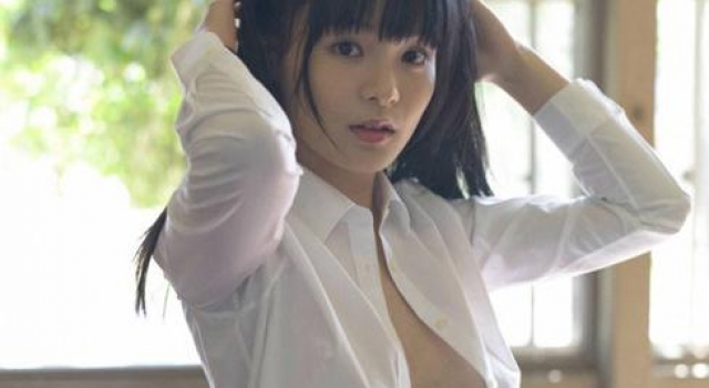 19岁少女脱衣撒泼大闹派出所 系吸毒致幻