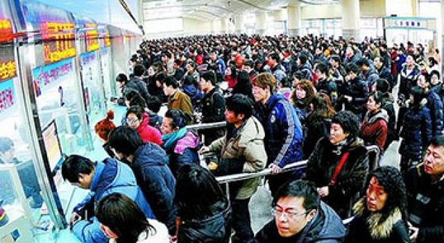 今迎2016春运退票高峰期 “捡个漏”回家过年