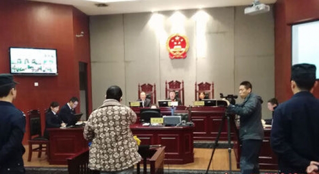 15岁少年瞒父母做变性手术 睾丸摘除致重伤实习医生被抓
