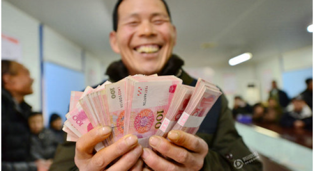民工20万年薪秒杀白领 以命相博的血汗钱谁不服