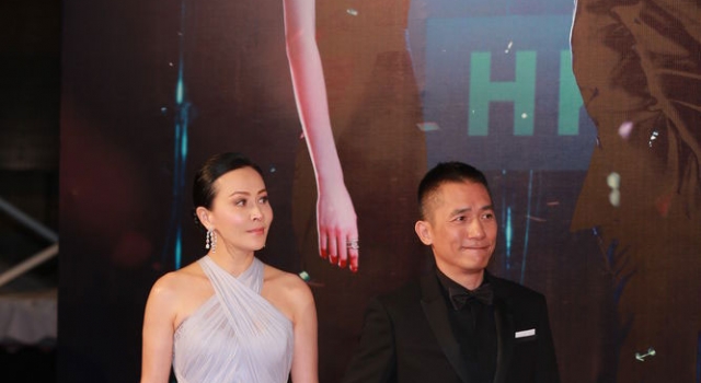 刘嘉玲透视装亮相金像奖 造型超“雷人”