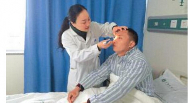 男子两只眼近视4000度:跟瞎了一样 看不清女友长啥样