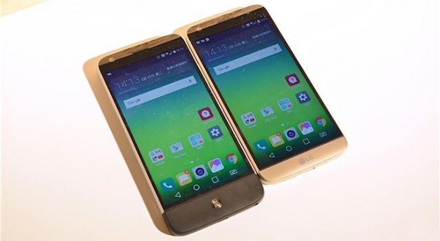 苹果iPhone太普通? 这四款不寻常的智能手机包你满意
