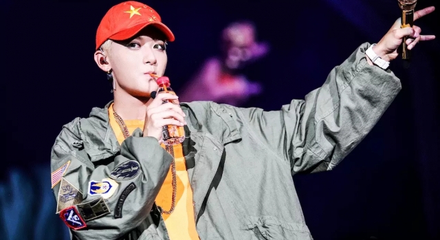 在小编印象里 youli韬韬就是一部行走的表情包