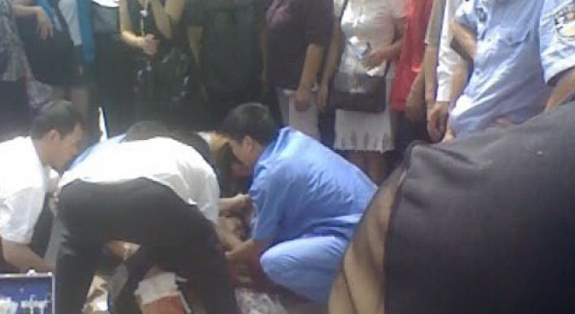 老婆遭工友调戏男子将其刺死 法院:正当防卫无罪