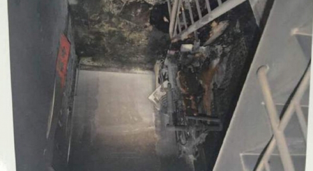 纳尼!35岁男子在网吧尿裤子心情差 在楼道点火解闷