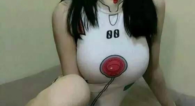这个按钮按下去 两侧会蹦出两只球....