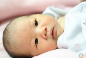 初生婴儿患上溶血病 医务人员紧急配血施救