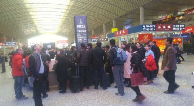 高铁跳站30乘客被甩没车坐 实际停靠点产生错位