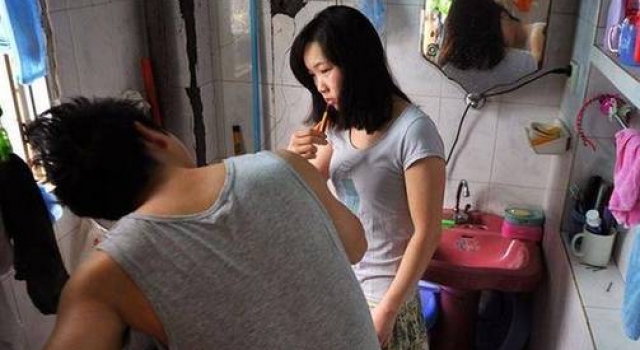 高校严禁学生未婚同居 卫道者被骂无理取闹
