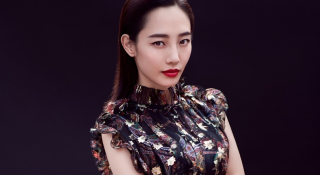白百何新写真烈焰红唇 霸道女总裁气质表露无遗