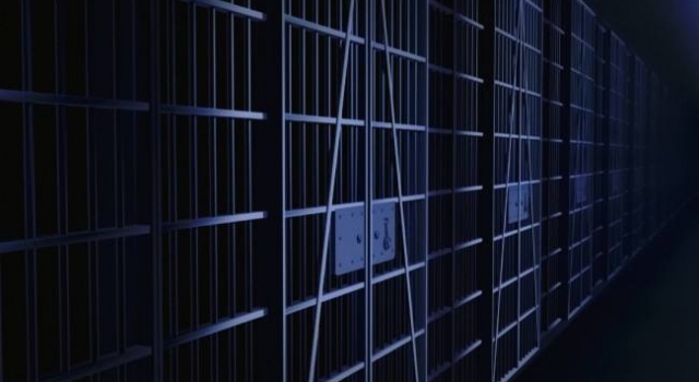 现实版“越狱” 云南毒贩撞破监狱隔离网后逃脱