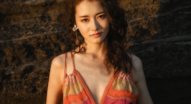 柴碧云民族风写真曝光 吊带长裙婀娜多姿