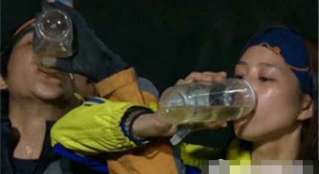 张钧甯喝尿是真的吗? 女神也能放下包袱喝尿