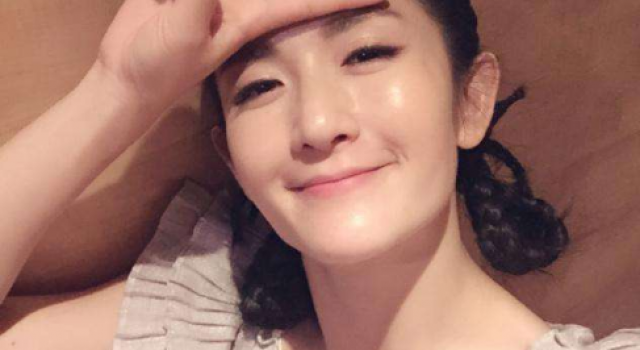 谢娜晒自拍素颜照面色红润 疑似怀孕发福?