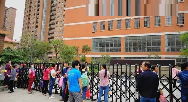 揪心!38名学生轮流被老师掌掴 校方:当事老师被停课