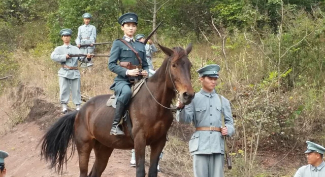 《百战天狼》收官 周开开被赞首玩蝴蝶刀女演员