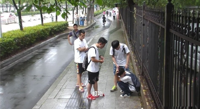 大一新生斗殴死亡 今日学生戾气重究竟是谁的错?
