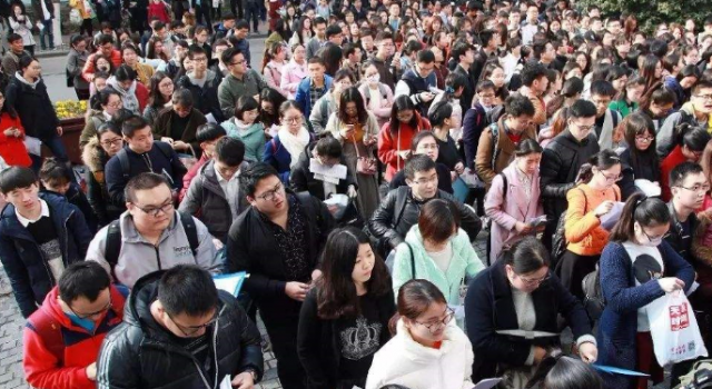 女子公考因试卷雷同被淘汰 这公家的饭碗这么难端?