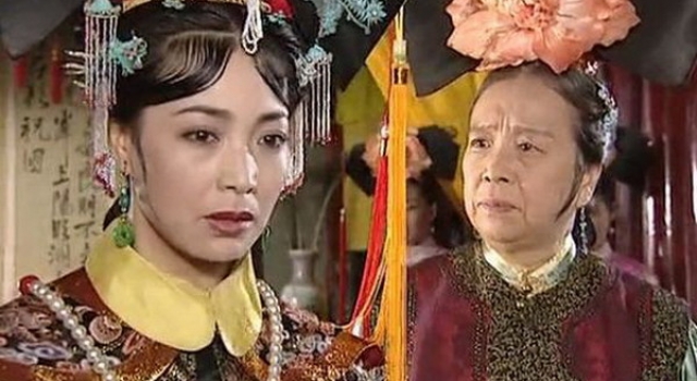 《还珠》皇后容嬷嬷合体春晚 时隔18年再同台引期待