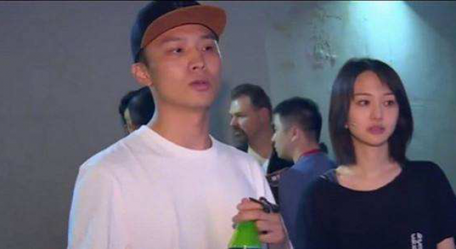 张恒接郑爽下班 恋情曝光后首次低调现身