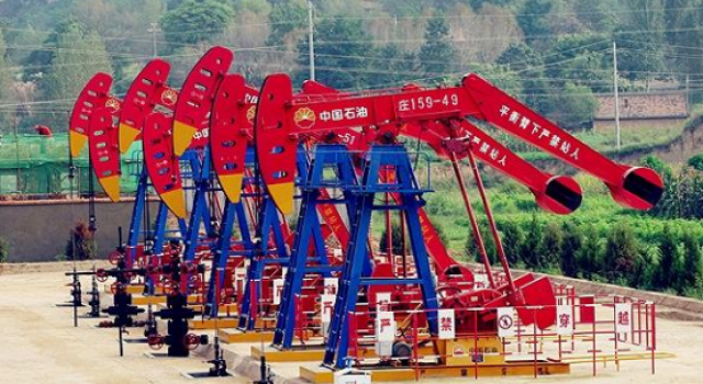 中石油冲突遭刑拘 双方纠集百余人对峙投掷烧瓶