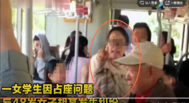 情侣公交霸座被打 真相曝出 网友怒骂:霸坐还有理?