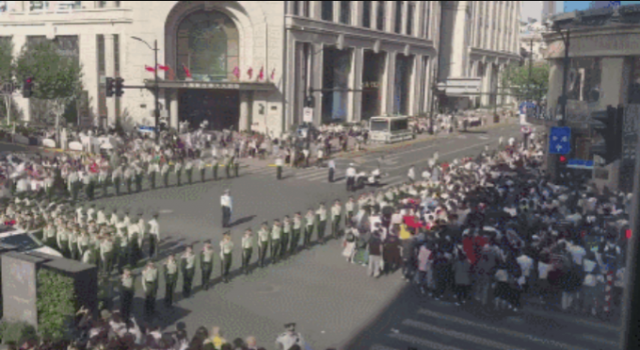 上海南京路的武警 是这个十一我见到的最靓丽的风景