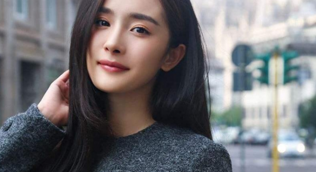 杨幂谢依霖同框 时代姐妹花友谊延续 少女感十足!