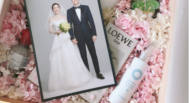 张若昀唐艺昕婚礼伴手礼曝光 牵手婚纱照超恩爱甜蜜