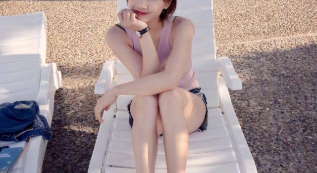 何雯娜疑怀孕 与未婚夫首次合体亮相 大颗婚戒吸睛