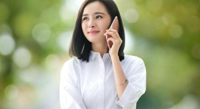 官媒发文杨幂诈捐 与中华慈善奖无缘 网友:杨幂后悔吗