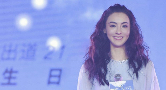 张柏芝晒男子背影 回复评论“怀孕三个月了” 什么情况