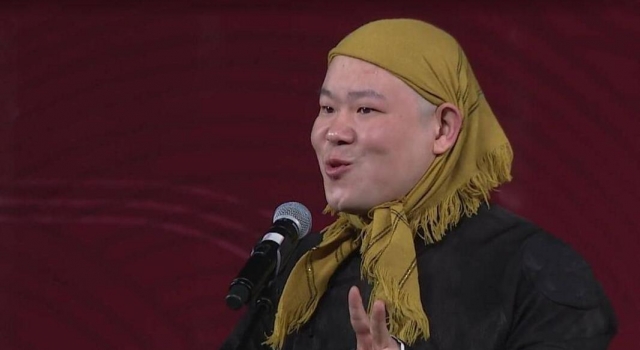 岳云鹏与路人合影后被说丑 哭笑不得 网友:好惨一男的