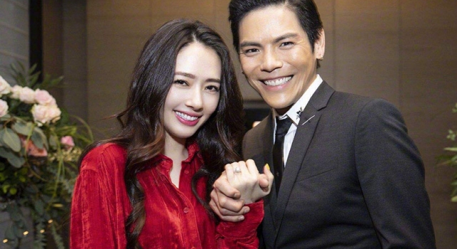 向佐郭碧婷婚礼伴手礼 壕无人性 普通人只有看看的份儿