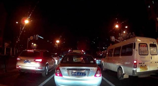 国庆节夜间驾车3个注意 请对自己负责 特别是第三条