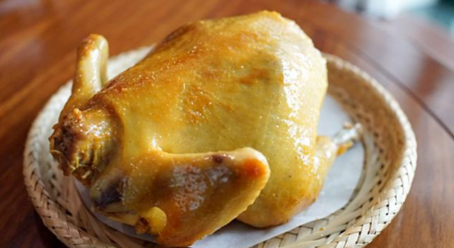 电饭锅版盐焗鸡窍门 外酥里嫩 好吃到骨头都不想扔