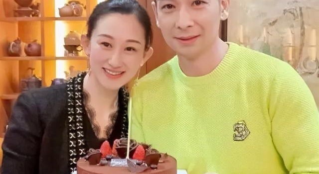“撞脸式”夫妻相,赵文卓家5口人共用一张脸,晒全家福让人脸盲