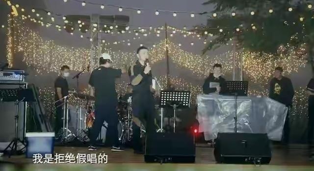 央视著名主持人尼格买提因拒绝“假唱”遭冷落 深夜发长文回应