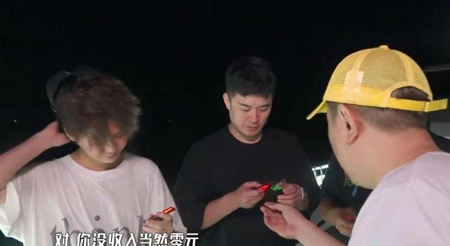 《五哈》细节见人品,邓超与小王同吃一碗面,下意识的举动很圈粉
