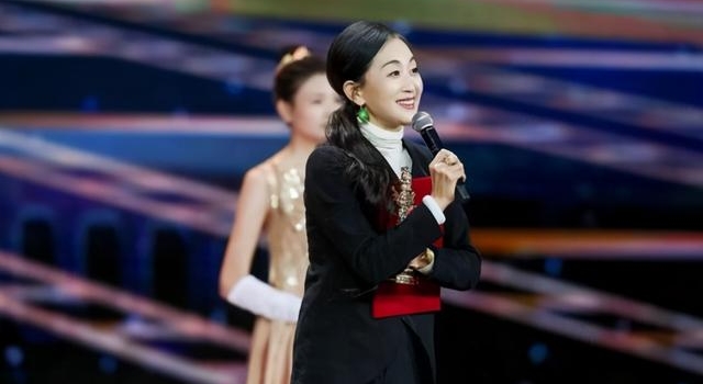 她是“最低调”影后,出道30年拿奖到手软,却和哥哥相约不结婚