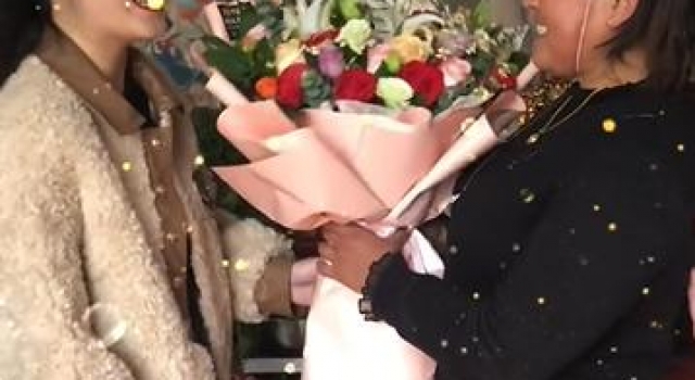 大衣嫂罕见庆生,儿媳一身奢侈品送祝福,女儿却因长相被忽视?