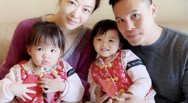郭可颂隔空表白熊黛林,堵车期间偶遇爱妻广告牌,开心晒照满满爱