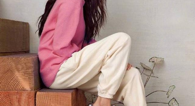 杨幂偷偷植发了?官宣新代言狂凹少女感,34岁不服输