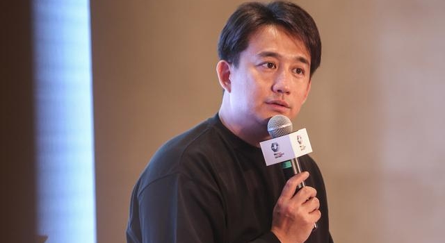 名学家大宝贝?好爸爸也成打胎咖?赤赤养了一个“后宫”?