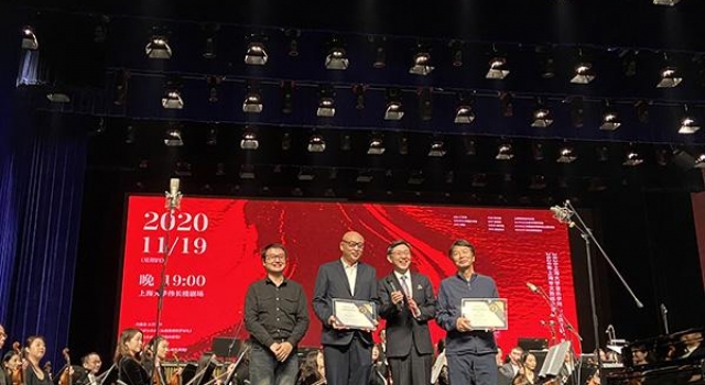 《一句顶一万句》主题音乐会举行,刘震云受聘上大客座教授